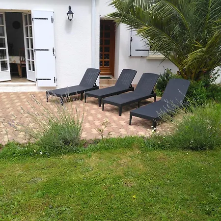 Familly Сasa de vacaciones Avrillé
